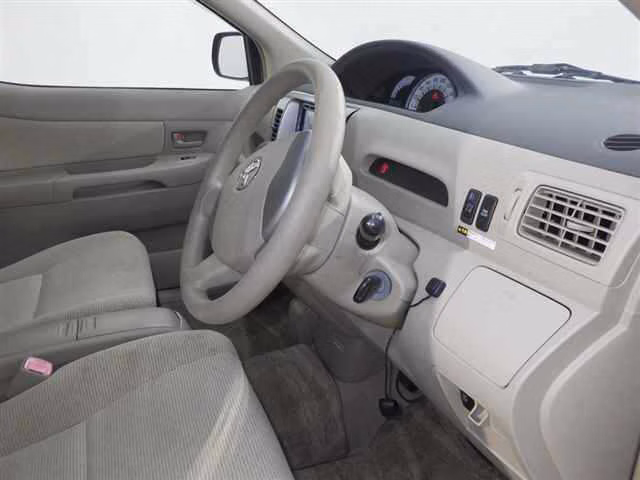 TOYOTA RAUM