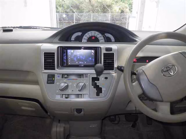 TOYOTA RAUM