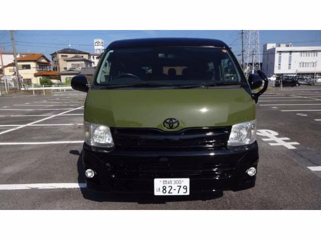 TOYOTA HIACE