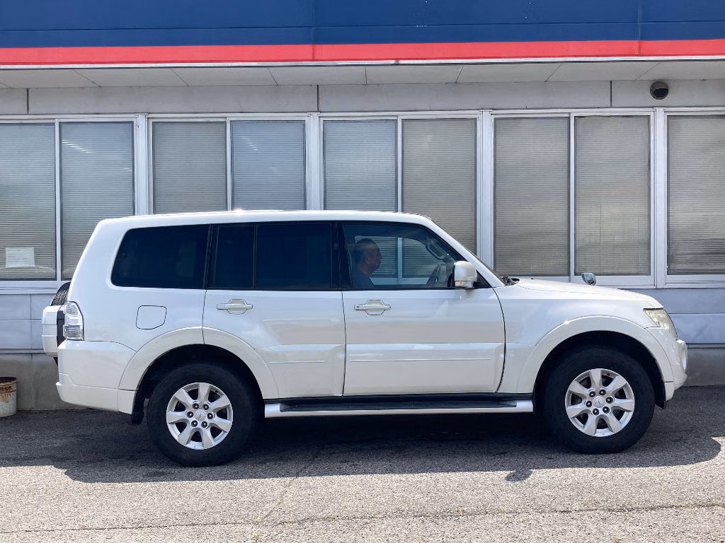 MITSUBISHI PAJERO