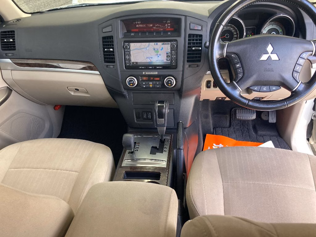 MITSUBISHI PAJERO