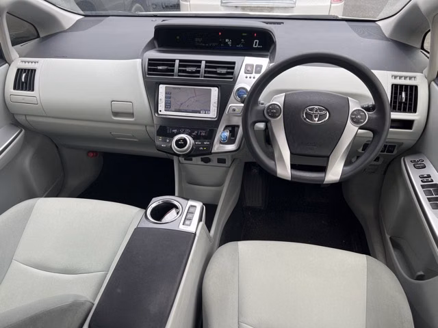 TOYOTA PRIUS ALPHA