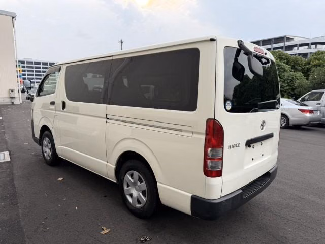 TOYOTA REGIUS ACE