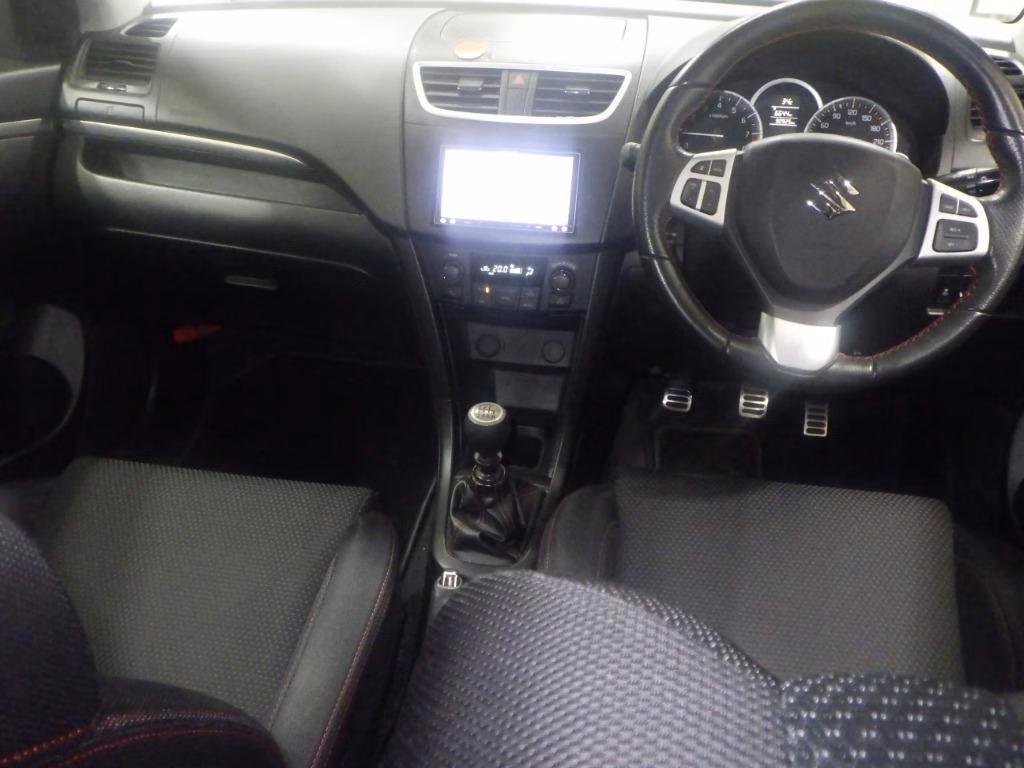 SUZUKI SWIFT
