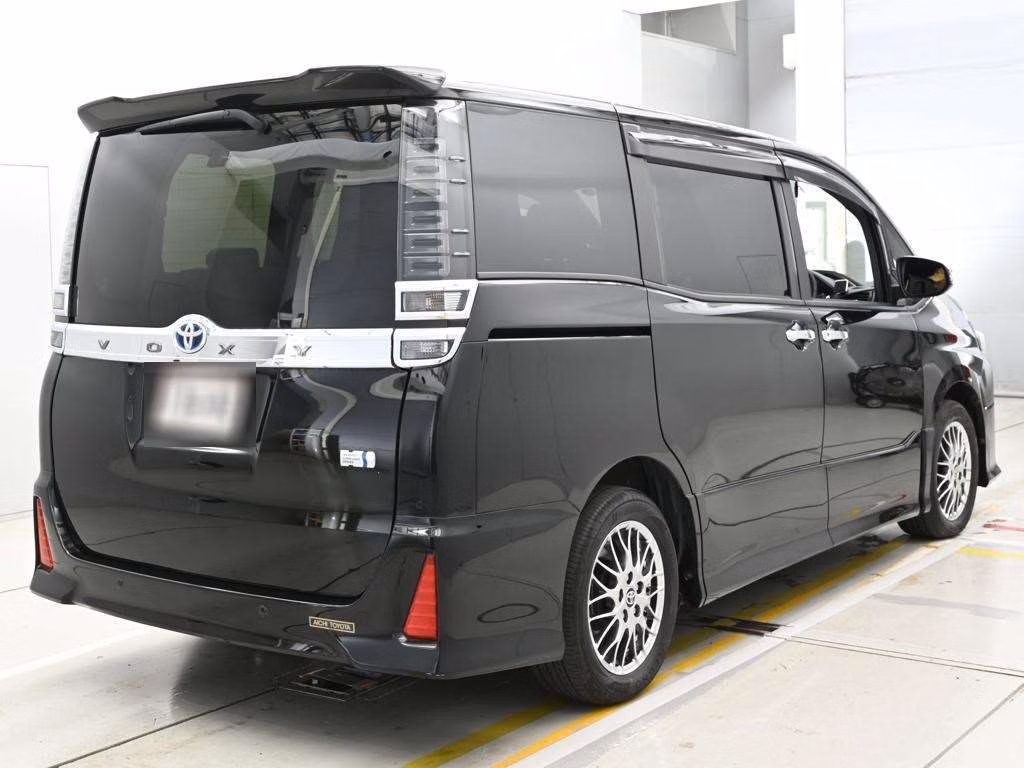 TOYOTA VOXY