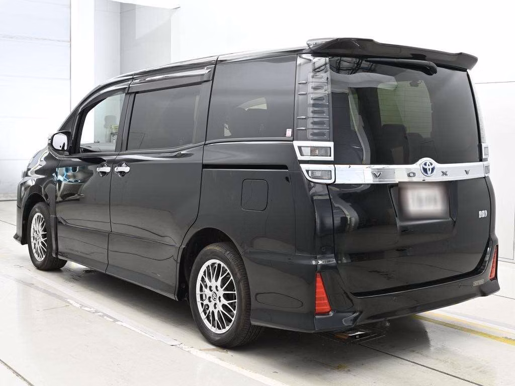 TOYOTA VOXY