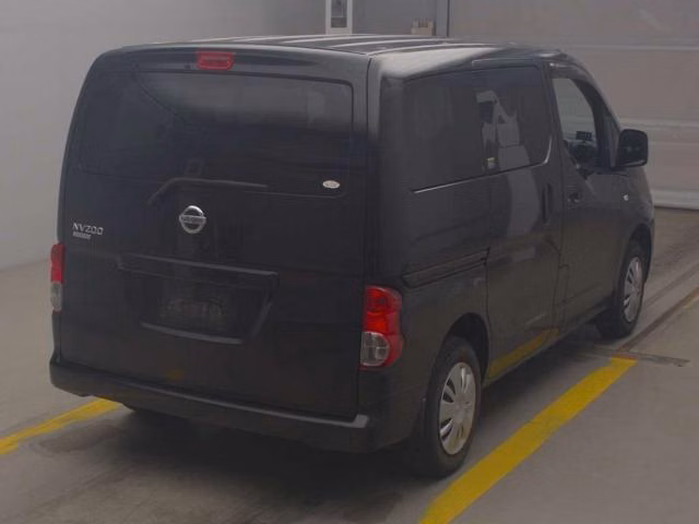 NISSAN NV200
