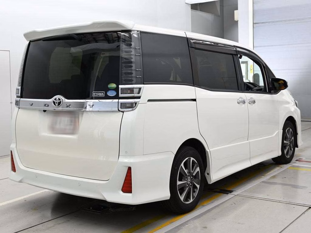 TOYOTA VOXY