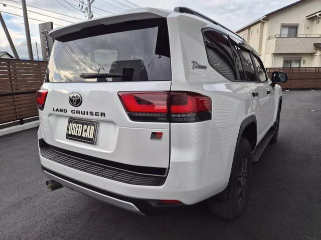 TOYOTA LAND CRUISER