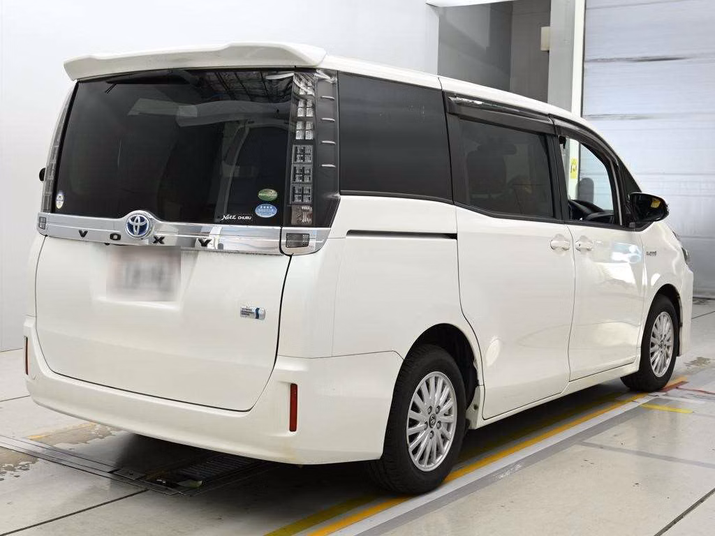 TOYOTA VOXY