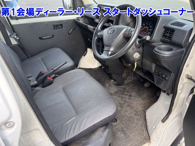 TOYOTA PIXIS VAN