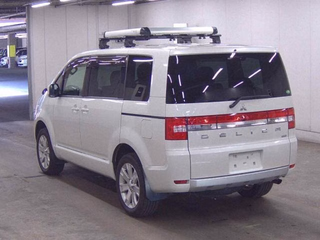 MITSUBISHI DELICA D:5
