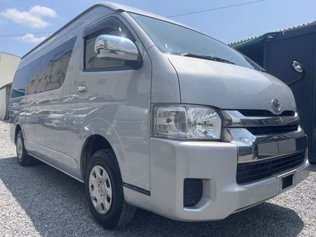 TOYOTA HIACE