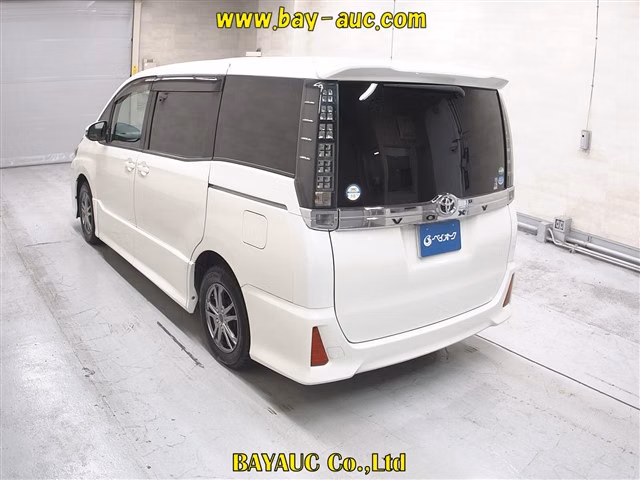 TOYOTA VOXY