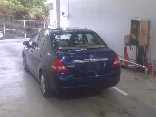 NISSAN TIIDA LATIO