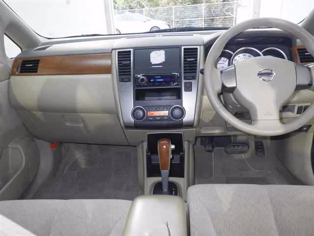 NISSAN TIIDA LATIO