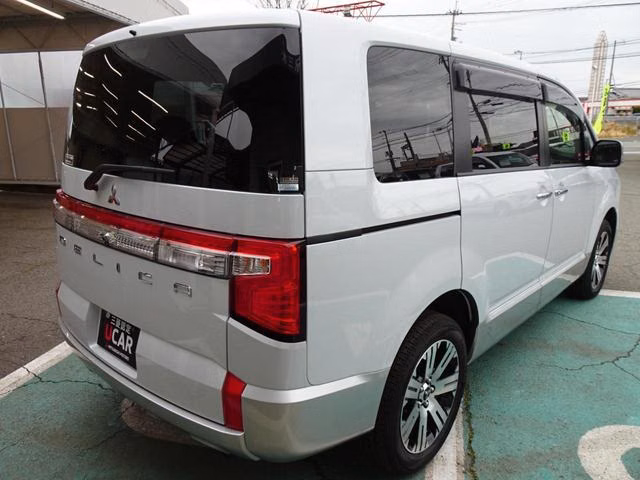 MITSUBISHI DELICA D:5