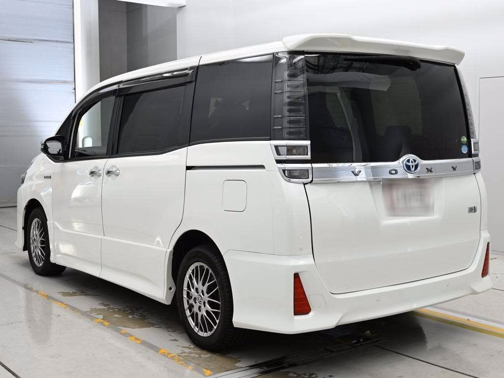 TOYOTA VOXY