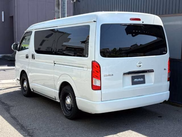 TOYOTA HIACE