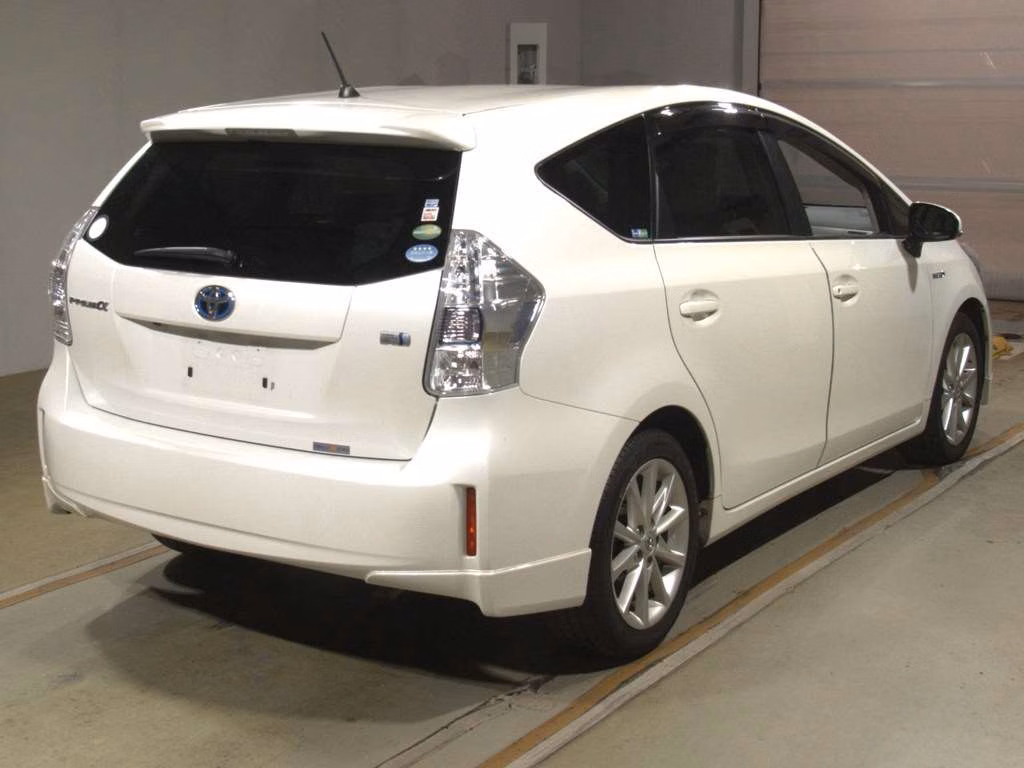 TOYOTA PRIUS ALPHA