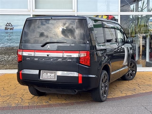 MITSUBISHI DELICA D:5