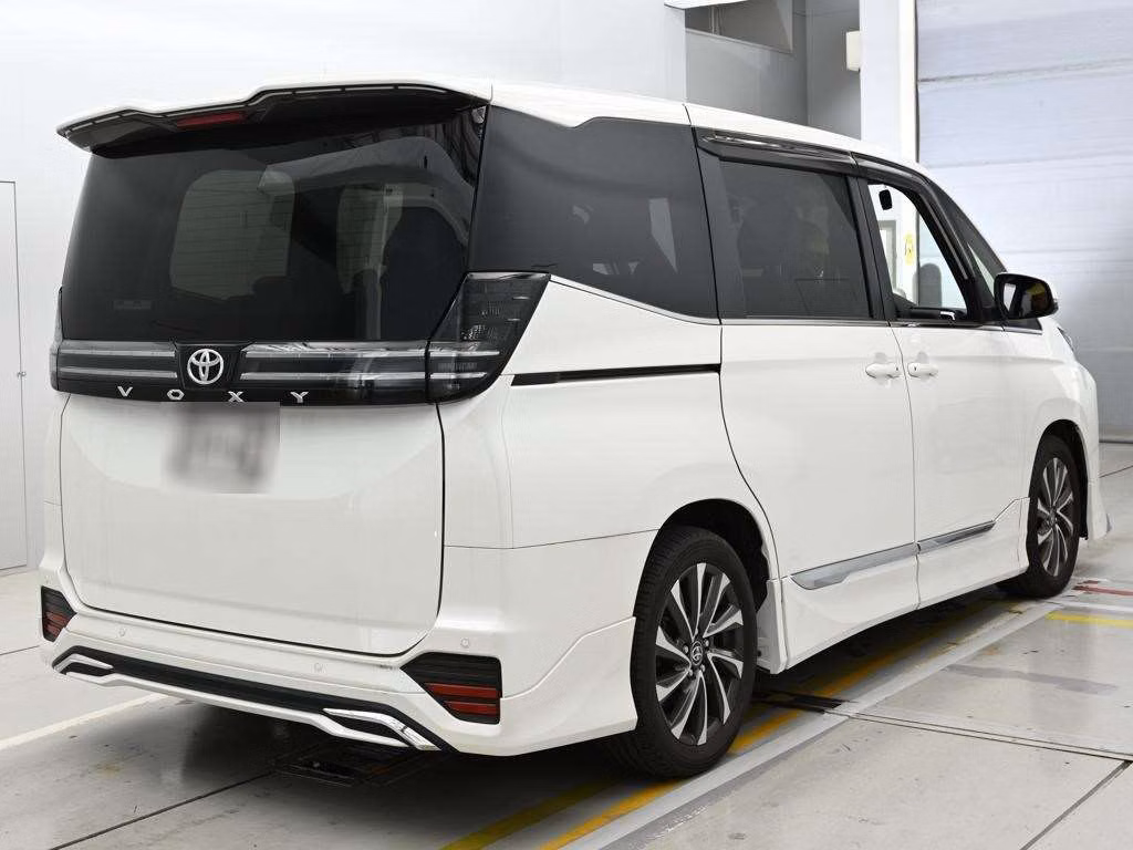 TOYOTA VOXY
