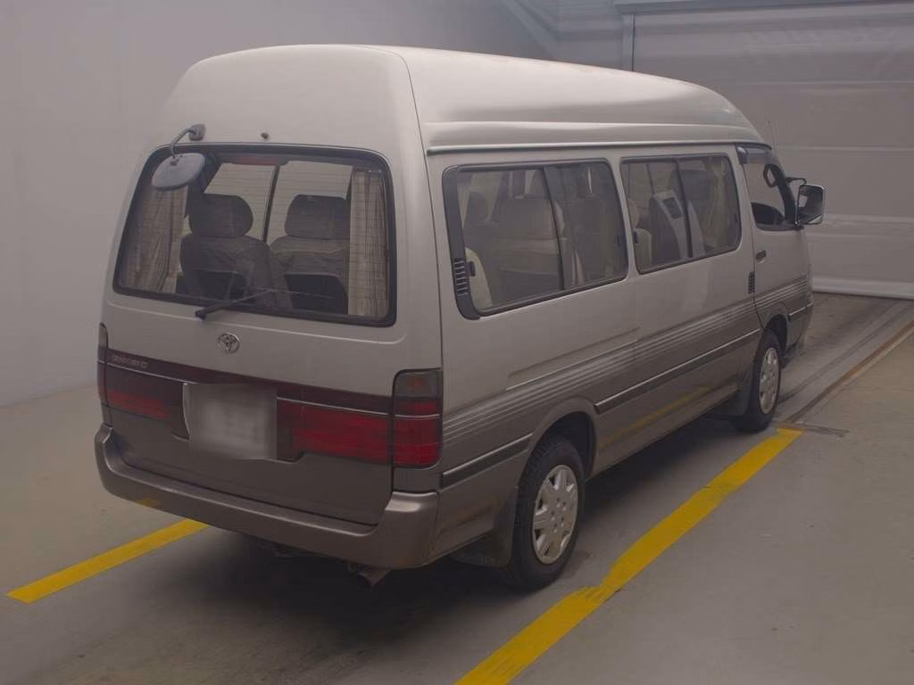 TOYOTA HIACE