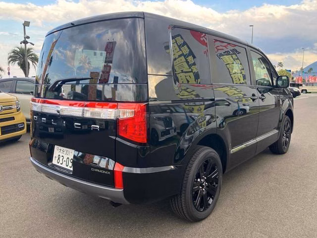 MITSUBISHI DELICA D:5