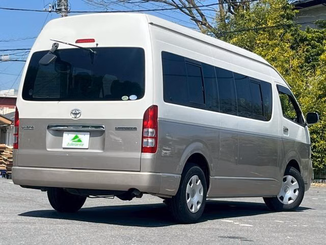 TOYOTA HIACE