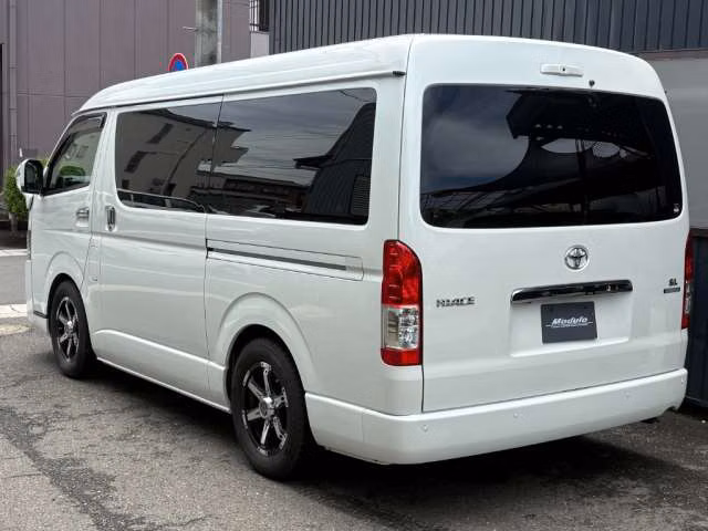 TOYOTA HIACE