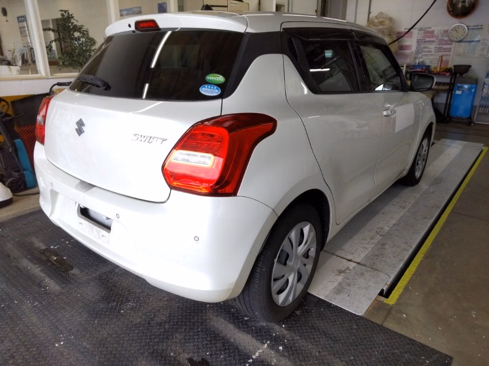 SUZUKI SWIFT
