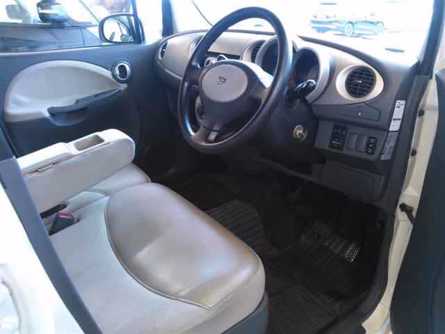 DAIHATSU MOVE LATTE