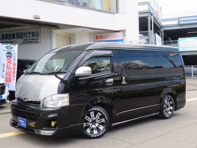 TOYOTA HIACE