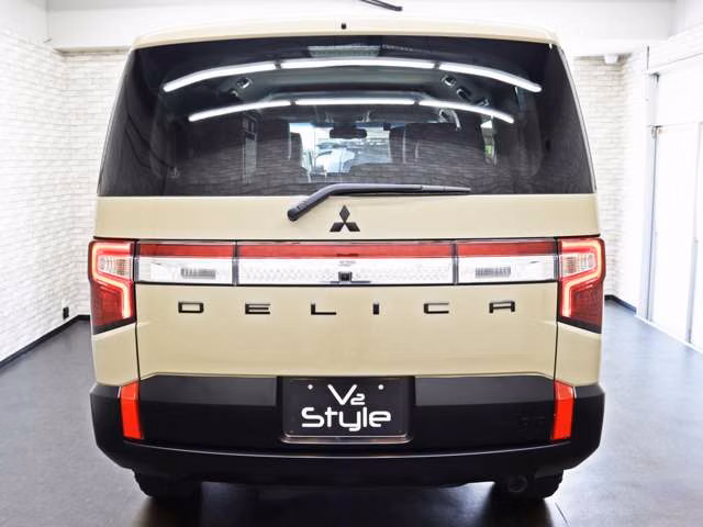 MITSUBISHI DELICA D:5