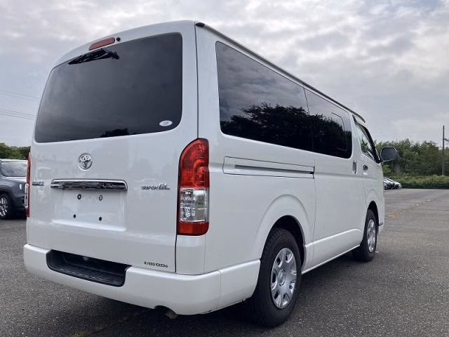 TOYOTA REGIUS ACE