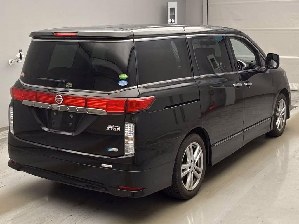 NISSAN ELGRAND