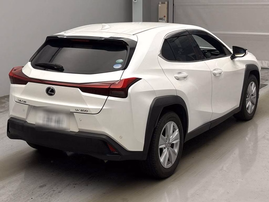 LEXUS UX200