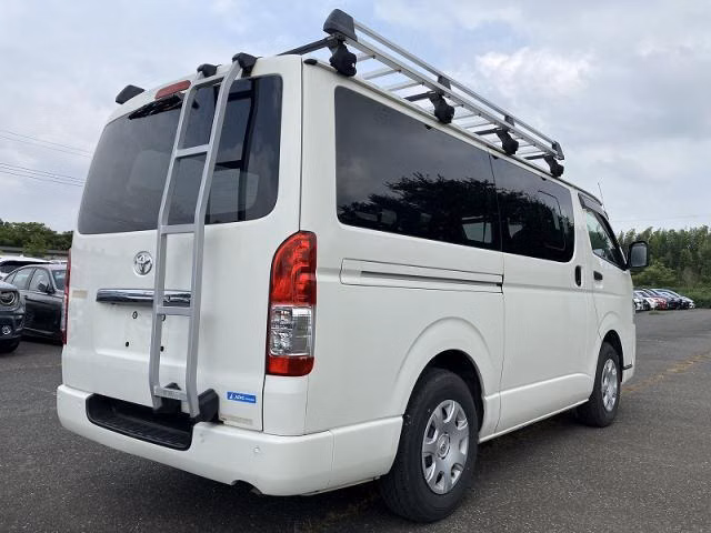 TOYOTA REGIUS ACE