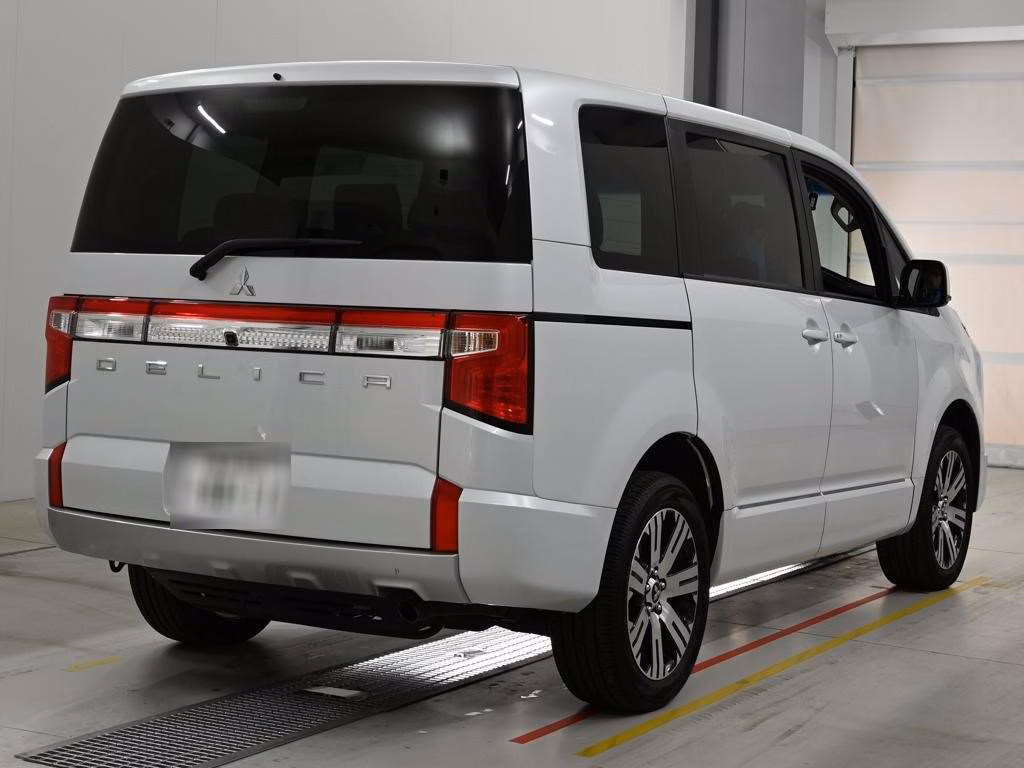MITSUBISHI DELICA D:5