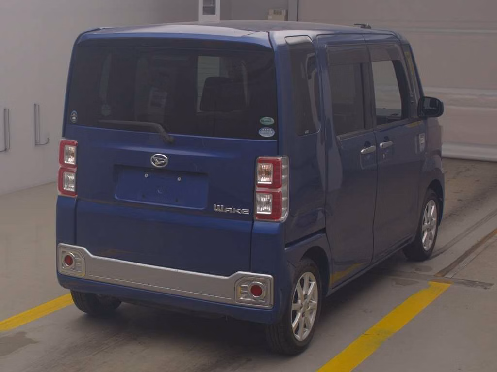 DAIHATSU WAKE