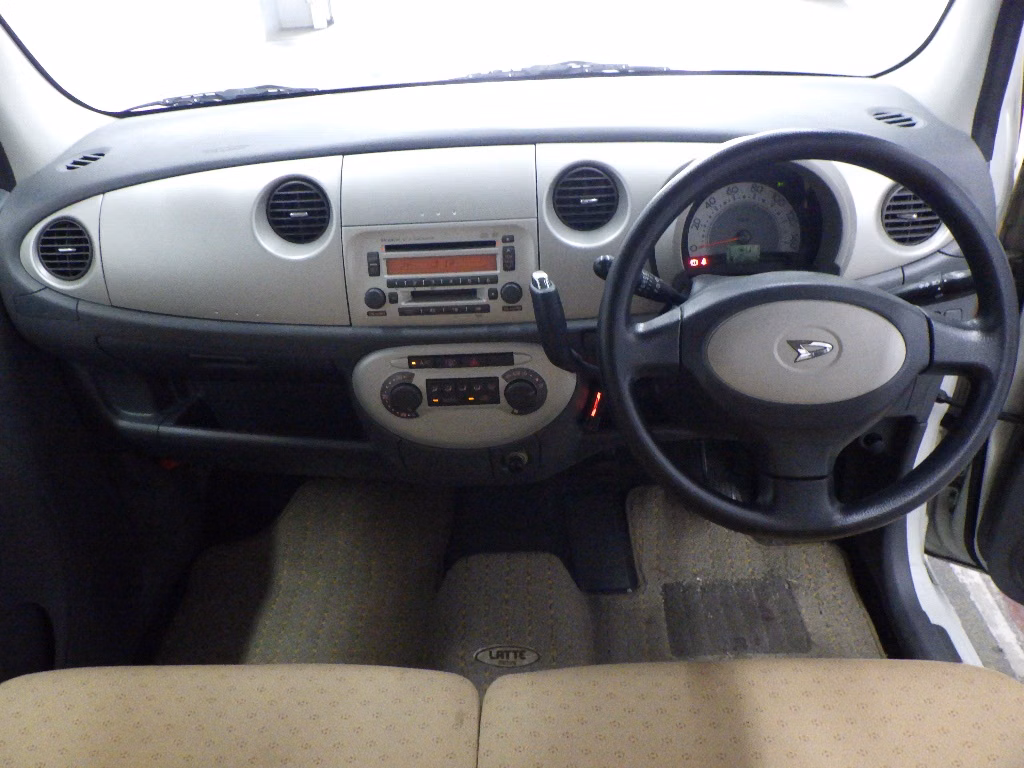 DAIHATSU MOVE LATTE