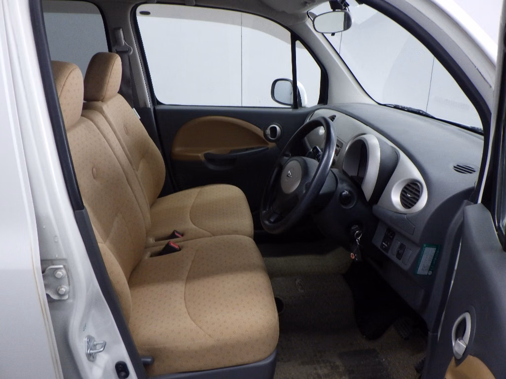 DAIHATSU MOVE LATTE