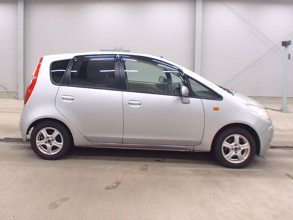 MITSUBISHI COLT