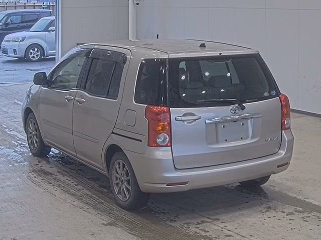 TOYOTA RAUM