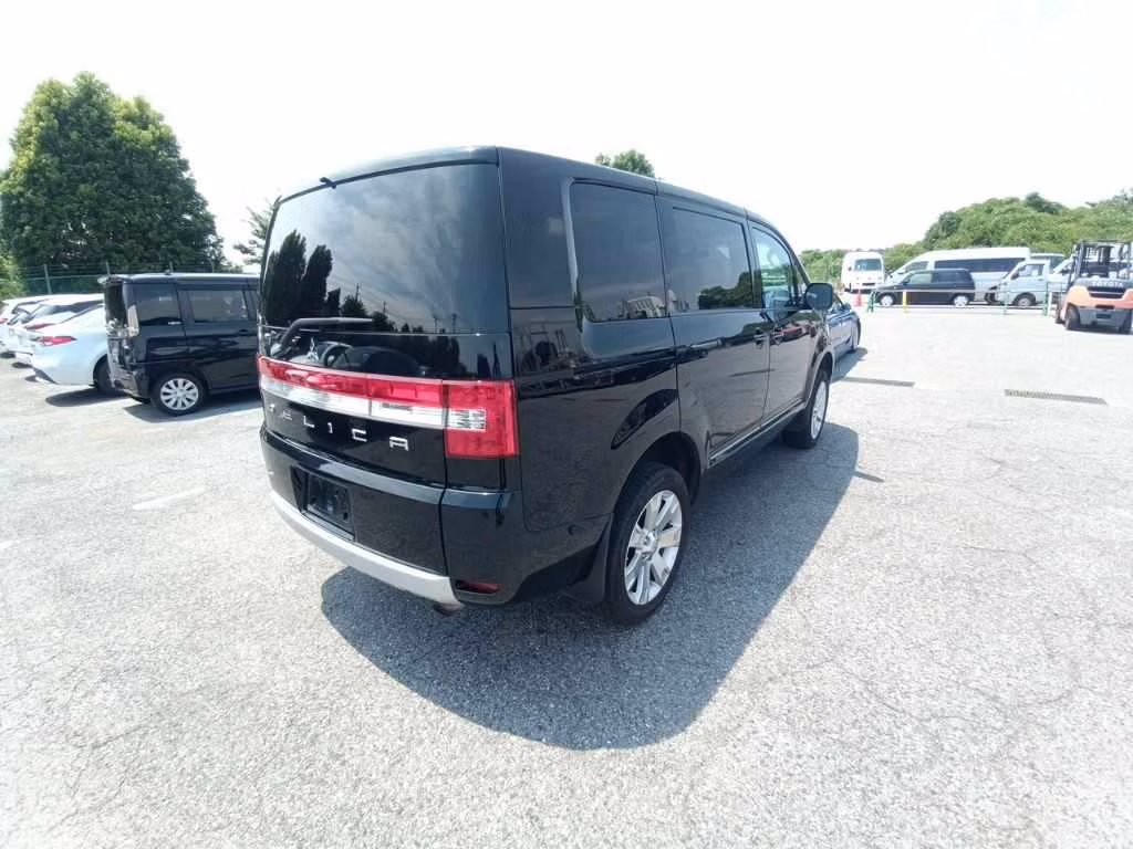 MITSUBISHI DELICA D:5