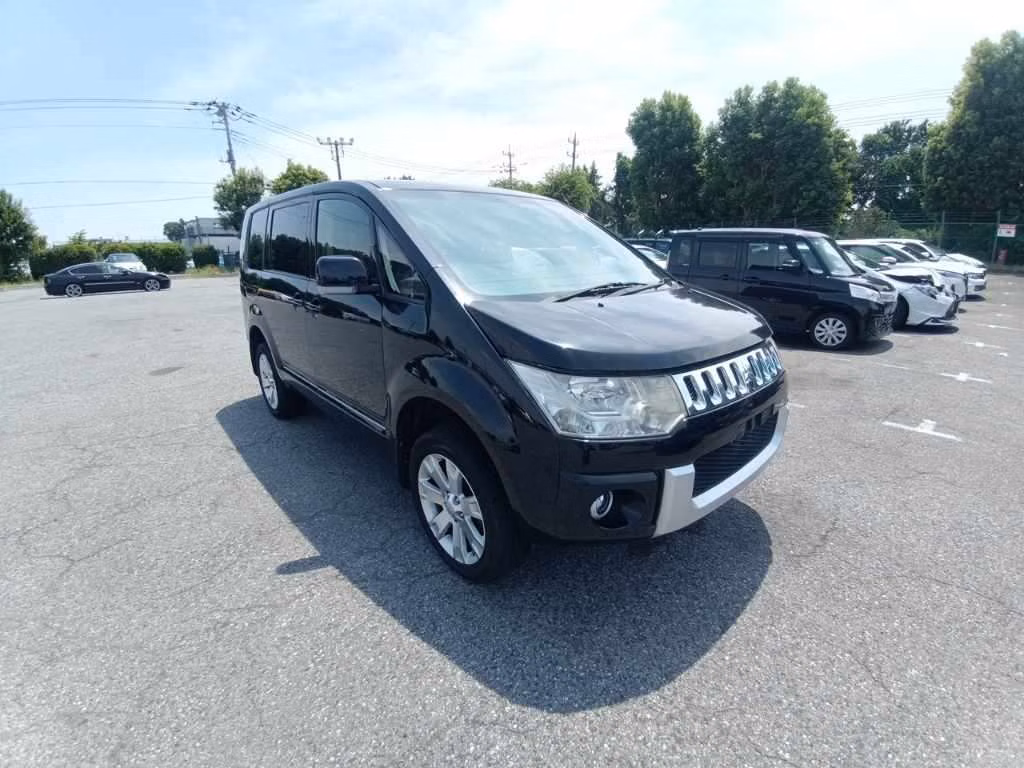 MITSUBISHI DELICA D:5