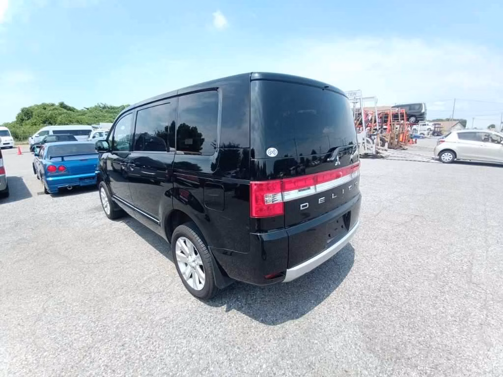 MITSUBISHI DELICA D:5