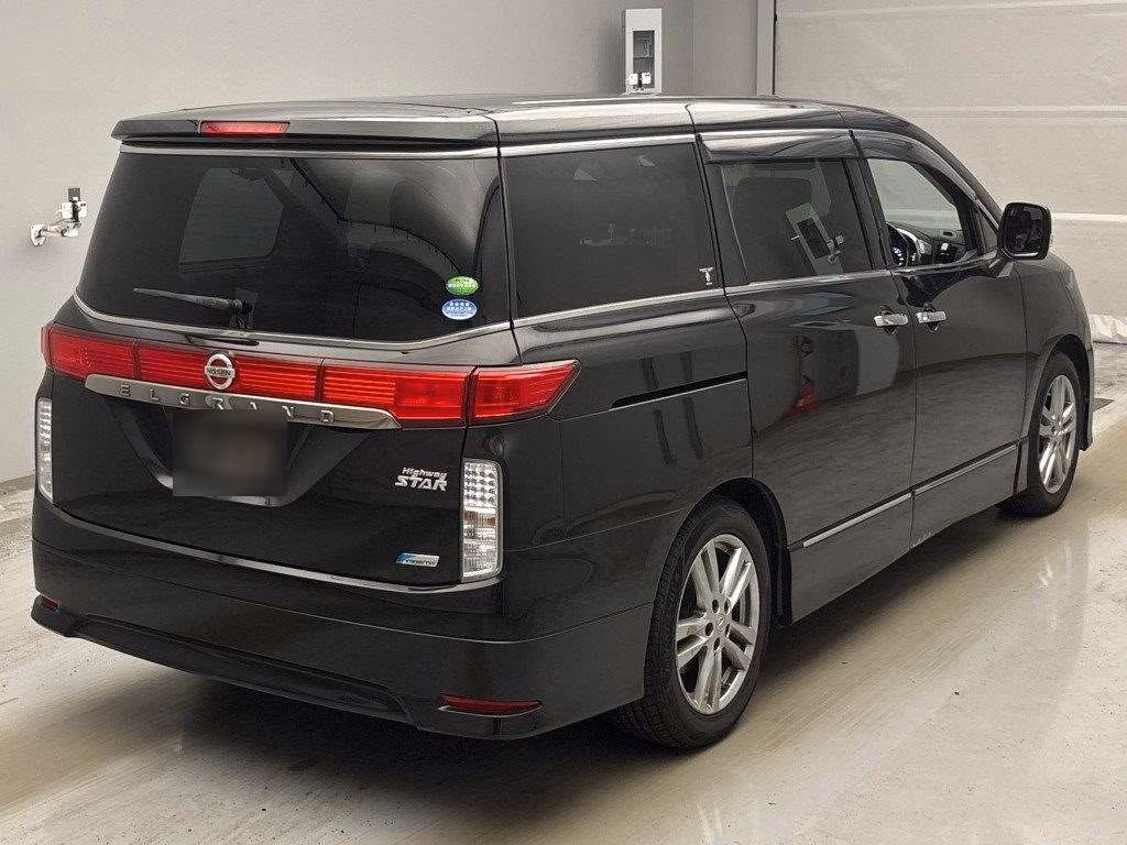 NISSAN ELGRAND