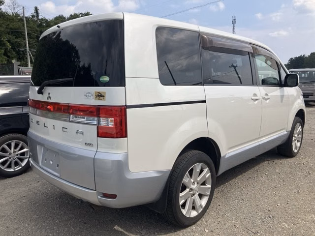 MITSUBISHI DELICA D:5