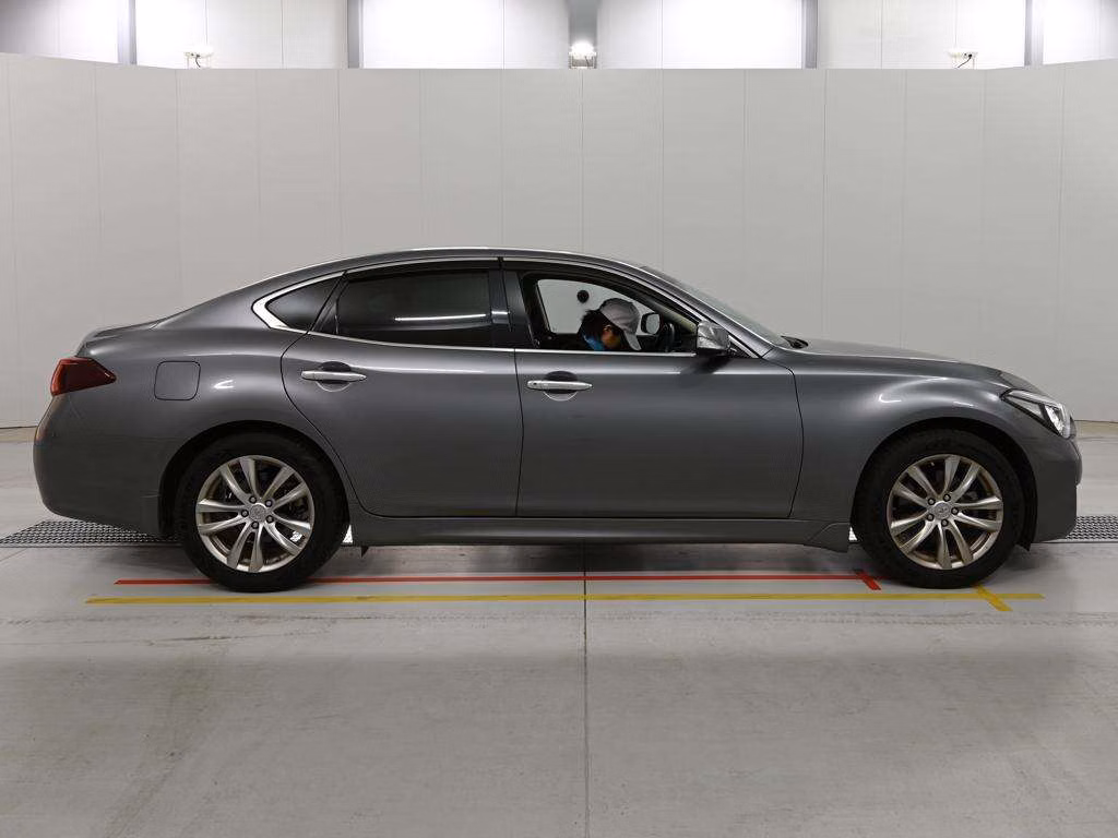 NISSAN FUGA